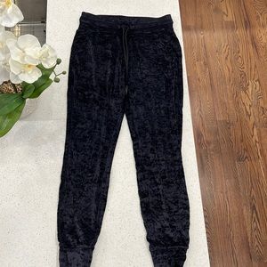 Lululemon Velvet Scuba Jogger NWOT